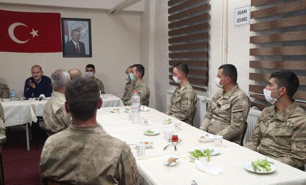 Cumhurbaşkanı Erdoğan, İkiyaka Dağlarındaki askerlerin bayramını  kutladı