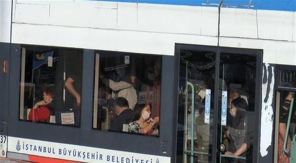 Metrobüs ve tramvay duraklarında tedirgin eden görüntü