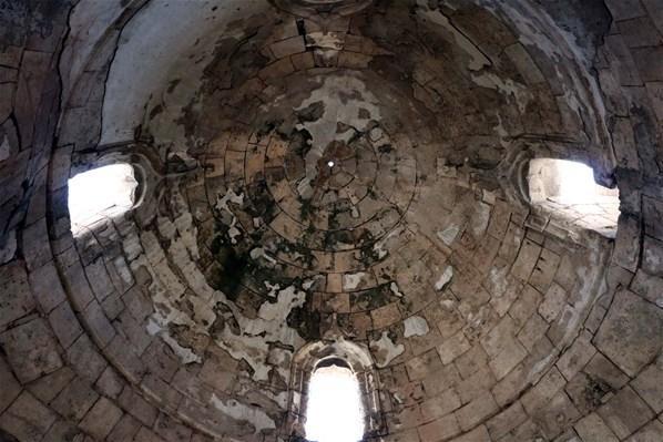 Definecilerin tahrip ettiği kilise, yıkılma tehlikesiyle karşı karşıya