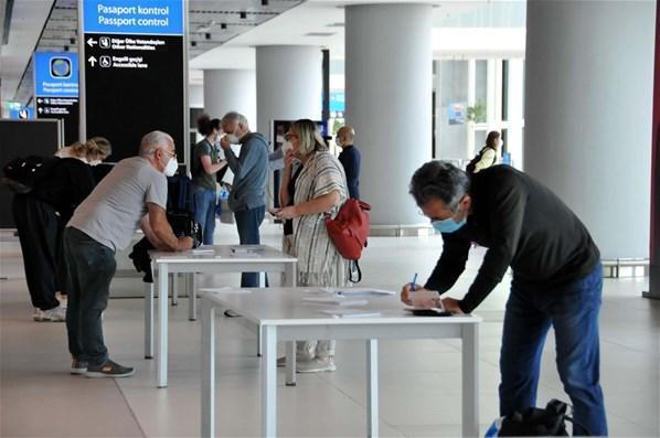 Torontodaki 301 Türk yolcu tahliye uçağıyla İstanbula geldi