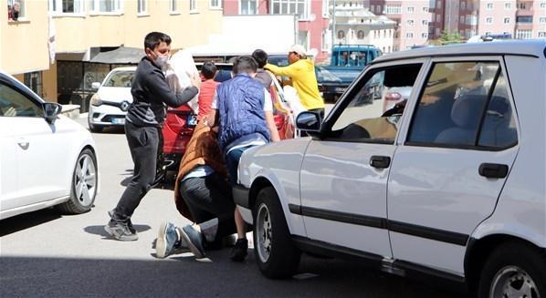 Gelin arabasından bahşiş almak için canlarını hiçe saydılar