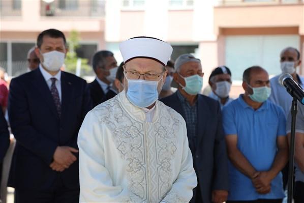 Diyanet İşleri Başkanı Erbaş, Sivasta cenaze namazı kıldırdı