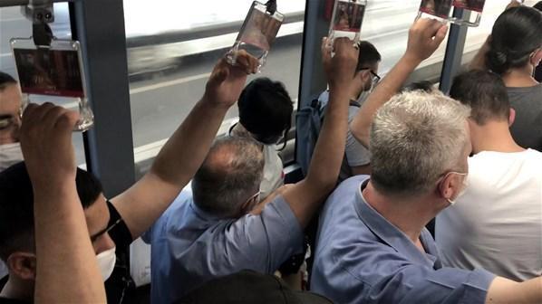 Metrobüslerde sosyal mesafesiz yolculuk
