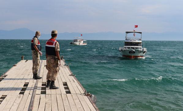 Van Gölünde teknenin batması sonucu kaybolan 3 kişinin daha cesedi  bulundu