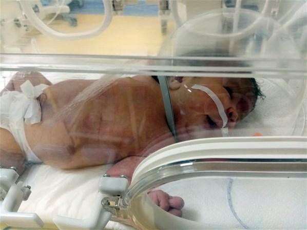 Doğum raporunda erkek olan bebek kız çıktı Hastaneden şikayetçi oldular