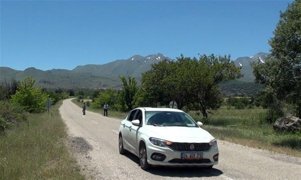 Eğimli ve düz yolda, araç kendiliğinden hareket ediyor