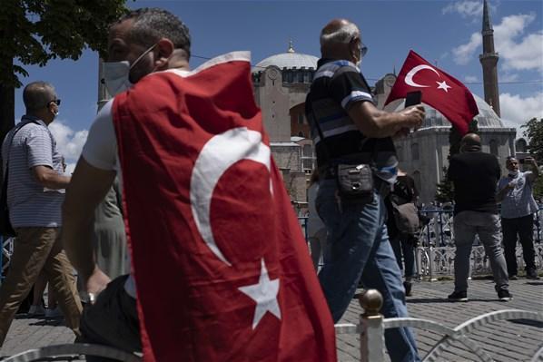 Ayasofya Camii 24 Temmuza hazırlanıyor: Bilet gişesi üzerindeki yazılar söküldü