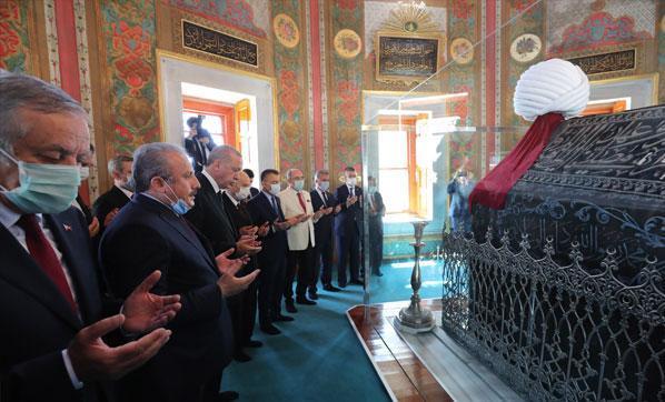 Cumhurbaşkanı Erdoğan ve Devlet Bahçeli Fatihin türbesinde
