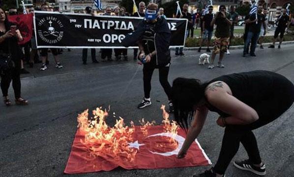 Dışişleri Bakanlığından Yunanistanda Türk bayrağı yakılmasına çok sert tepki