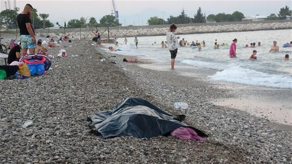 Tatilinin son günü boğuldu: Cenaze çıkmış herkes hala denize giriyor