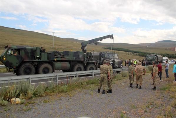 Ardahanda askeri araç bariyerlere çarpı: 5 yaralı