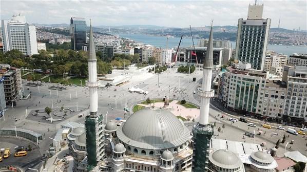 Taksim Camii’nin şerefeleri tamamlandı