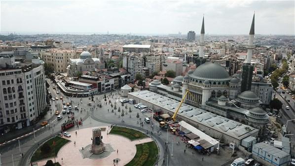 Taksim Camii’nin şerefeleri tamamlandı