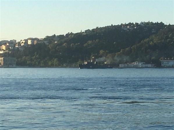 2 Rus askeri gemisi peş peşe İstanbul Boğazından geçti