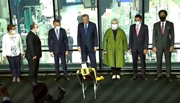 Cumhurbaşkanı Erdoğan  teknoloji merkezinin açılışını robotla yaptı