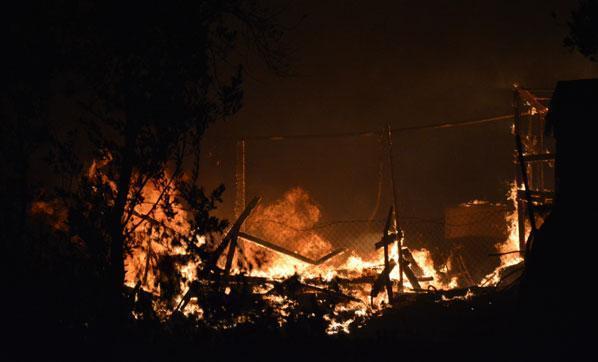 Yunanistanın Midilli Adasındaki yangın sonrası bölgede OHAL ilan  edildi