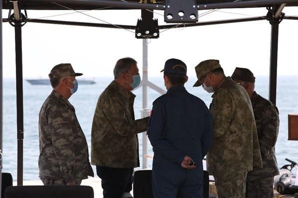 Milli Savunma Bakanı Akardan Kardak kahramanlarına ziyaret