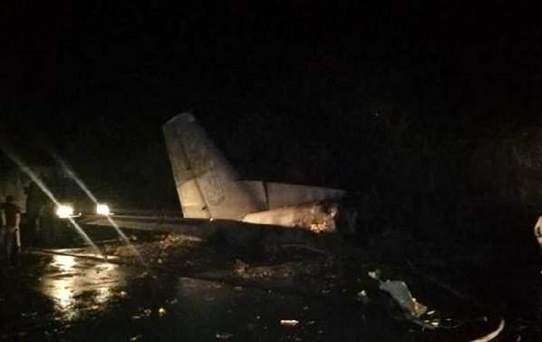 Ukraynada askeri uçak düştü: 22 ölü