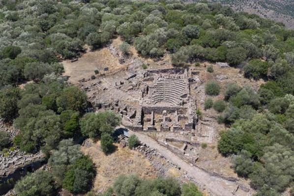Aigaideki kazılarda 2 bin yıllık Roma Yolu bulundu