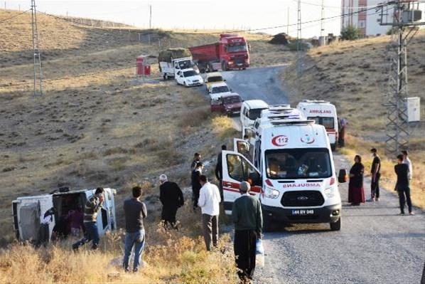 Malatyada feci kaza Çok sayıda yaralı var...