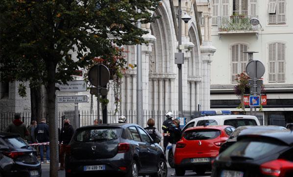 Fransada dehşet Kilise yakınlarında bıçaklı saldırı...