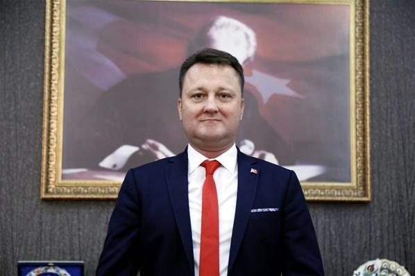 İzmirde operasyon İlçe belediye başkanı da gözaltında