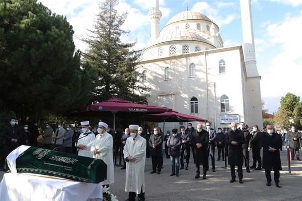 Cumhurbaşkanı Erdoğan, Bakan Pekcanın annesinin cenaze törenine katıldı