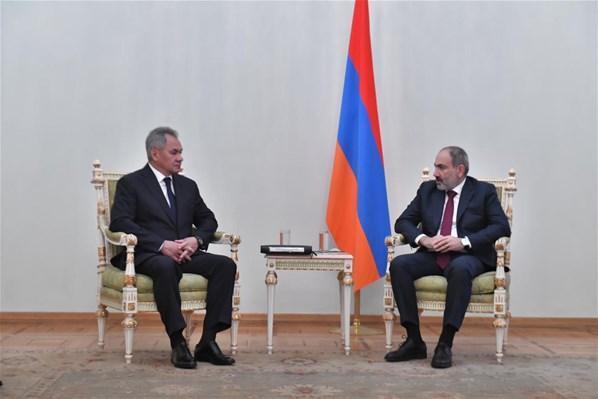 Rus bakanların Ermenistan ziyareti protestoların gölgesinde başladı