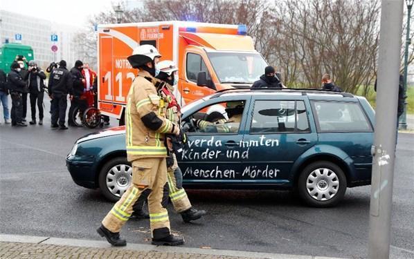 Almanyada Başbakanlık binasına saldırı girişimi Merkel...