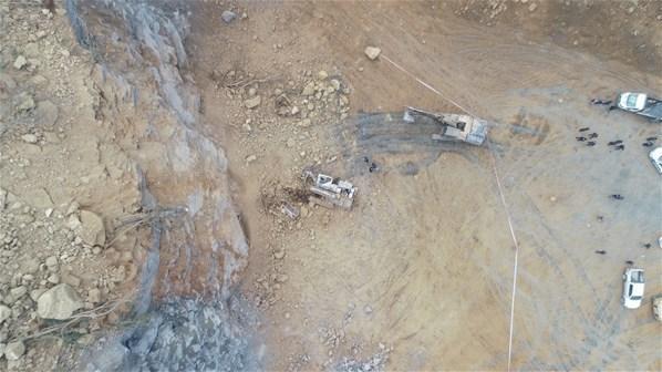 Arnavutköyde taş ocağında toprak kayması 2 işçi hayatını kaybetti