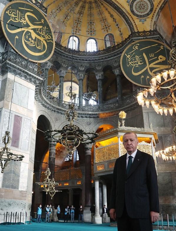 Cumhurbaşkanı Erdoğan Ayasofya Camisine hat tablosu bağışladı