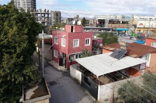 Gizemli eve geliyorlar Mahallede panik... Korku içinde yaşıyoruz