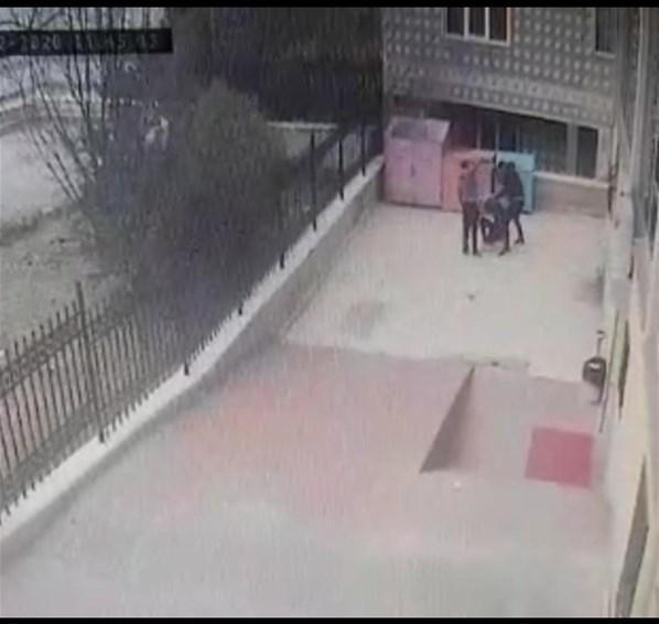 İğne canımı yaktı diyerek, sağlık çalışanını silahla tehdit etti