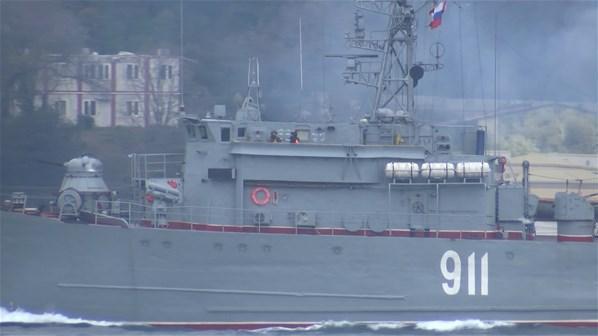 Rus askeri gemileri peş peşe İstanbul Boğazından geçti