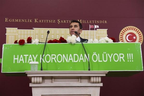 CHPli vekil Meclise tabutla gelerek basın açıklaması yaptı
