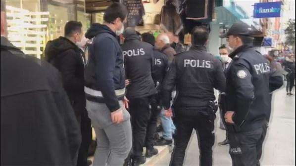 İstanbulda kuyumcuda soyguncu dehşeti Boğazından ve karnından bıçakladı