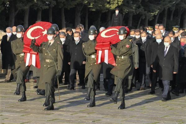 İsmet İnönü, mezarı başında anıldı