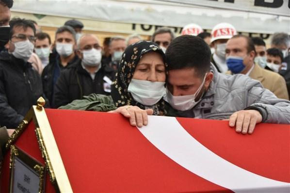 İzmir, şehidini son yolculuğuna uğurladı