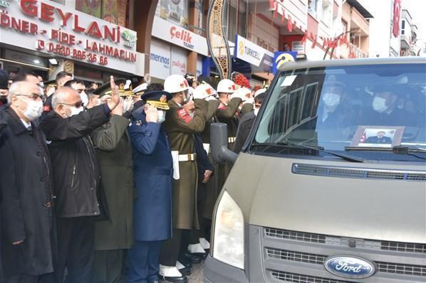 İzmir, şehidini son yolculuğuna uğurladı