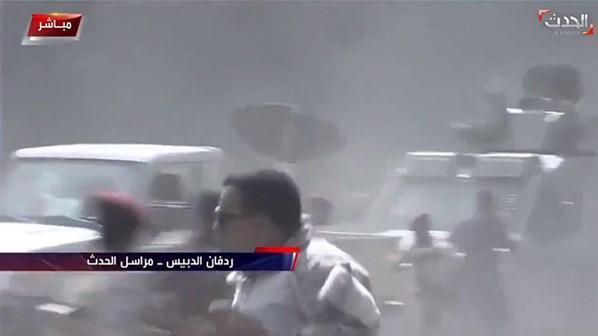 Yemende bakanlar uçaktan inerken patlama meydana geldi