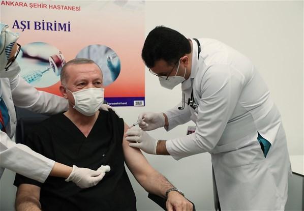İşte Cumhurbaşkanı Erdoğana aşı yapan doktor
