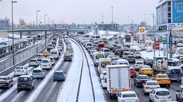 İstanbulda kar yağışı ile ilgili yeni uyarı Boğaz hattı kapanıyor...