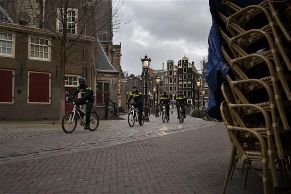 Koronavirüs hükümeti alarma geçirdi Hollanda kapanmaya hazırlanıyor...