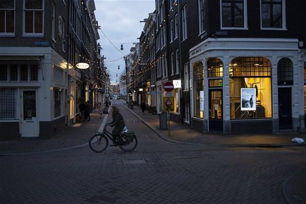 Koronavirüs hükümeti alarma geçirdi Hollanda kapanmaya hazırlanıyor...