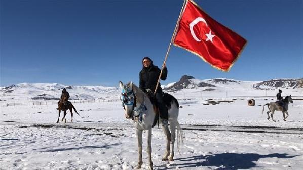 Hamdi Alkandan eşi Selen Görgüzele büyük sürpriz