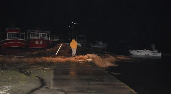 Ayvalık ve Çeşmede hortum paniği Yaralılar var