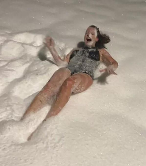 Nursel Ergin Akyer, eksi 18 derece soğukta mayoyla karlara atladı