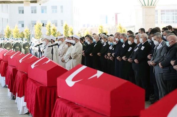 Türkiye kahramanlarını uğurladı... Ankarada şehitler için acı veda...