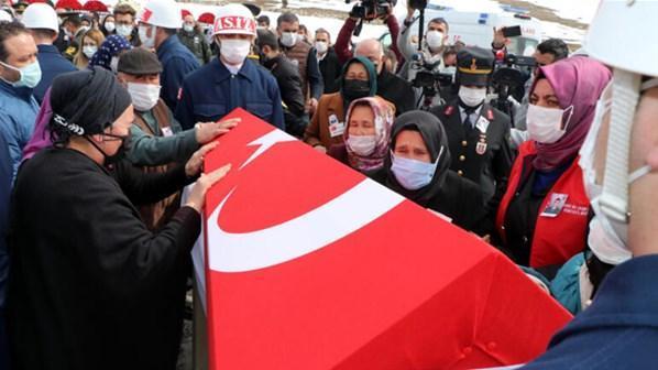 Türkiye şehitlerine ağladı Son veda