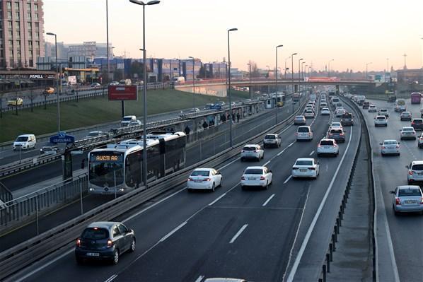 İstanbulda trafik yoğunluğu yüzde 70e ulaştı